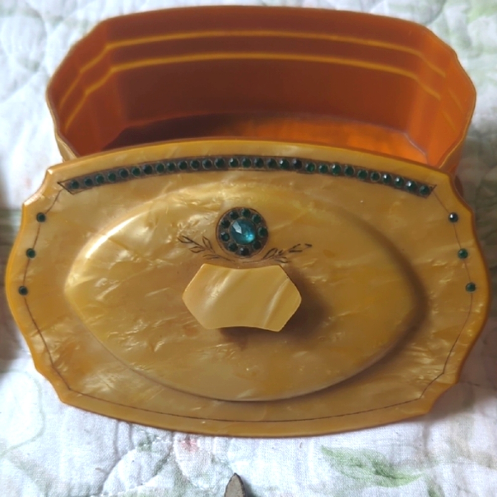 Vintage 1920's 4 piece Lucite Vanity Dresser Set - Picture 4 of 12